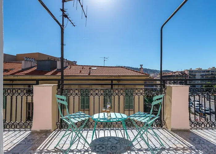 Squared Head-Apartment With Terrace In Nice