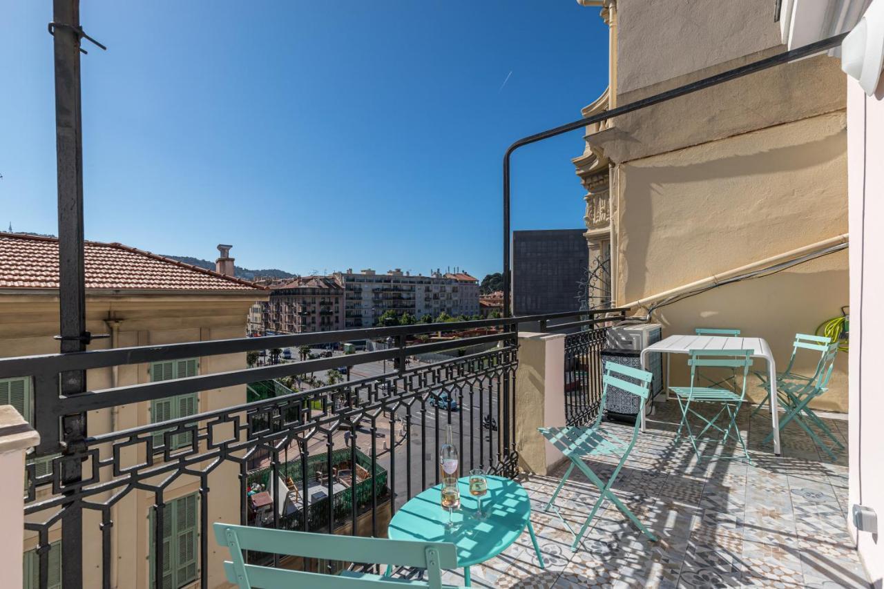 Squared Head-apartment With Terrace In Appartamento
