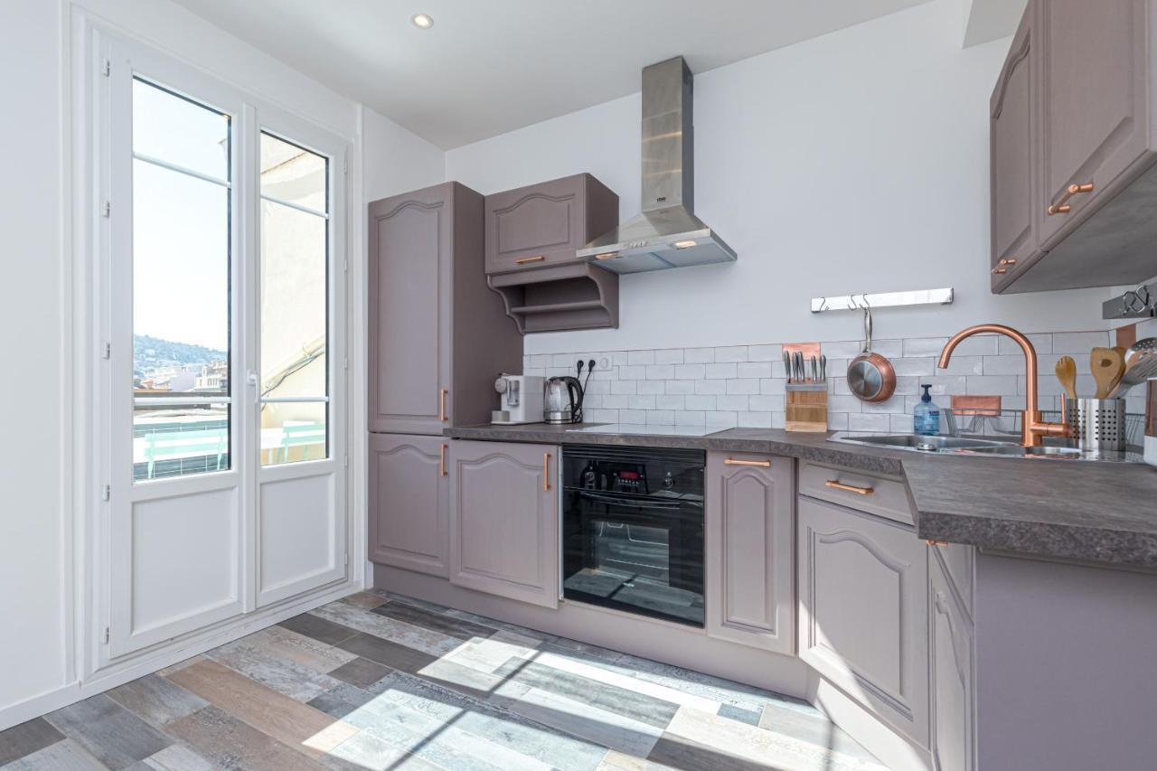 Squared Head-apartment With Terrace In Nizza