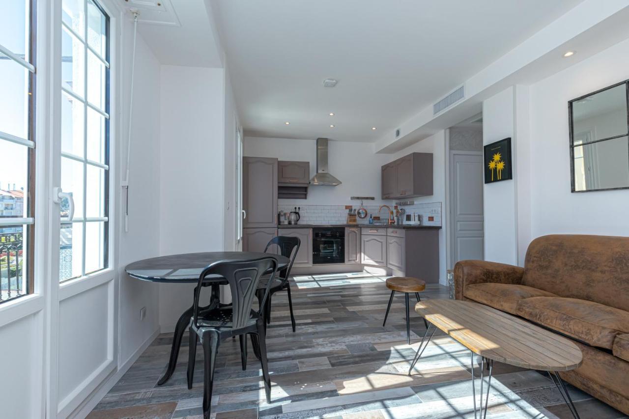 Squared Head-apartment With Terrace In Appartamento Nizza