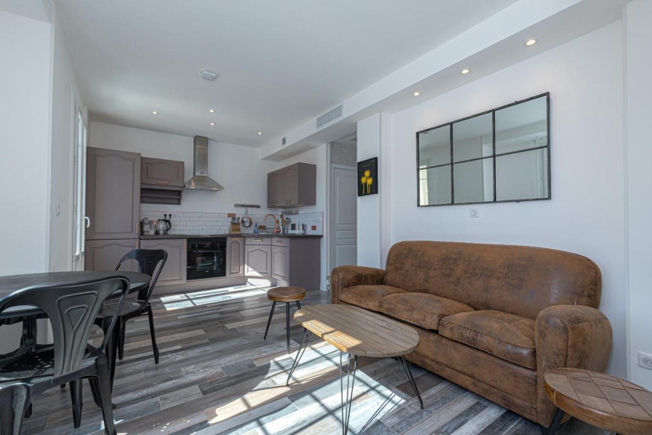 Squared Head-apartment With Terrace In Nizza